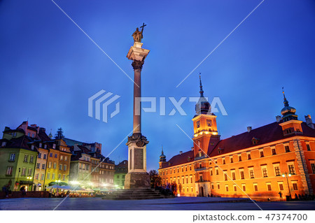 Old town in Warsaw, Poland at night 47374700