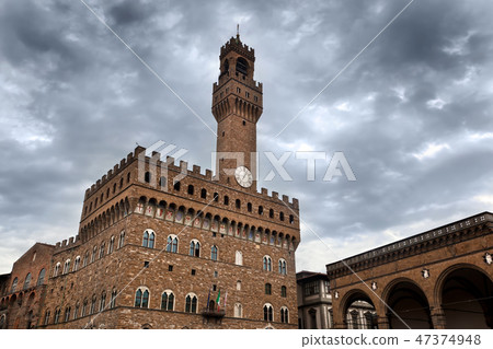 Palazzo Vecchio in Florence, Italy on a cloudy day Palazzo Vecchio in Florence, Italy on a cloudy day 47374948