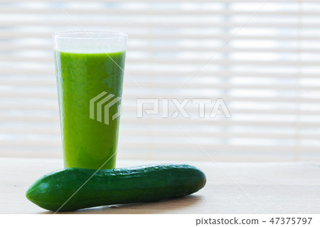 Fresh juice from green vegetables and fruits. Healthy vitamin drink. Fresh juice from green vegetables and fruits. Healthy vitamin drink. 47375797