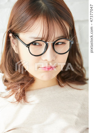 Woman lifestyle relax 47377047