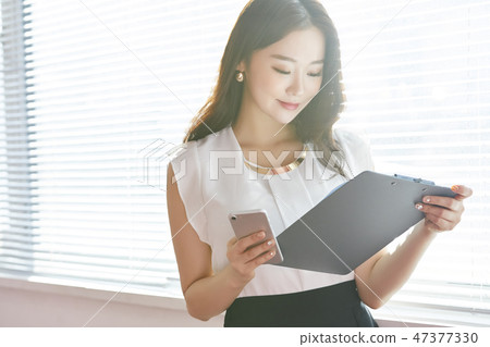 Female business woman Female business woman 47377330