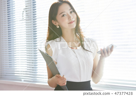 Female business woman 47377428