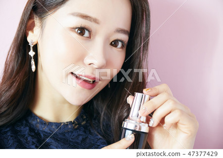 Female Beauty Makeup 47377429