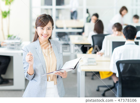 Business woman 47378106