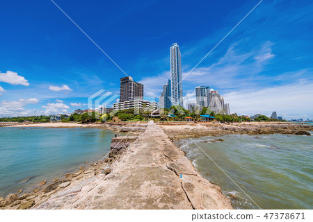 View of Seaside area with city buildings 47378671