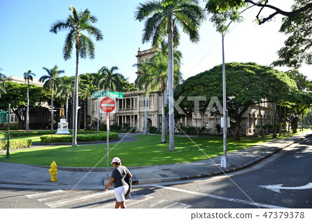 來自Mililani街和夏威夷州最高法院的Kamehameha國王雕像 47379378