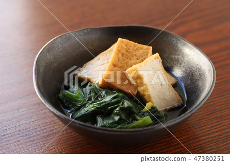 油炸和煮沸komatsuna 47380251