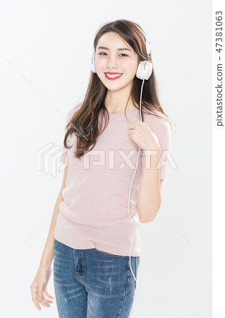 young woman, female, college student, youth, jeans, headphones, music young woman, female, college student, youth, jeans, headphones, music 47381063