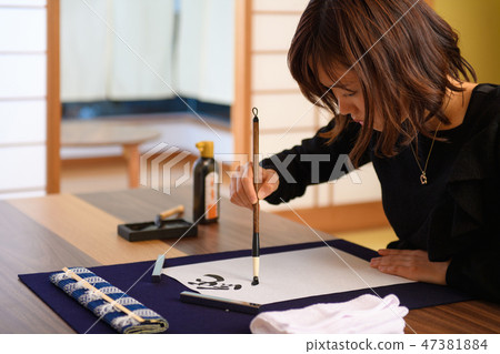 calligraphy 47381884