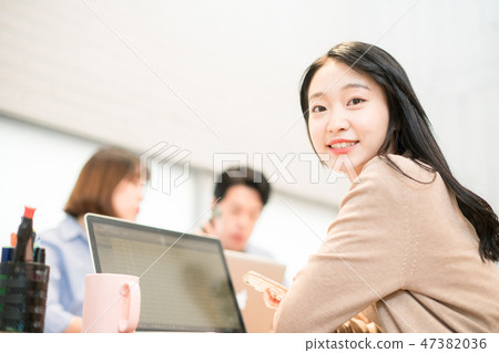Businesswoman, office worker, meeting, businesswoman, young, business woman, announcement, reporting, casual Businesswoman, office worker, meeting, businesswoman, young, business woman, announcement, reporting, casual 47382036
