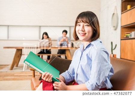 Businesswoman, office worker, meeting, businesswoman, young, business woman, announcement, reporting, casual Businesswoman, office worker, meeting, businesswoman, young, business woman, announcement, reporting, casual 47382077