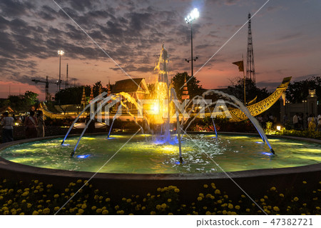 Suphan Swan Royal Throne Boat on sunset Suphan Swan Royal Throne Boat on sunset 47382721