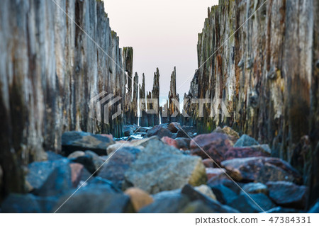 Beautiful and tranquil sunset over the sea 47384331