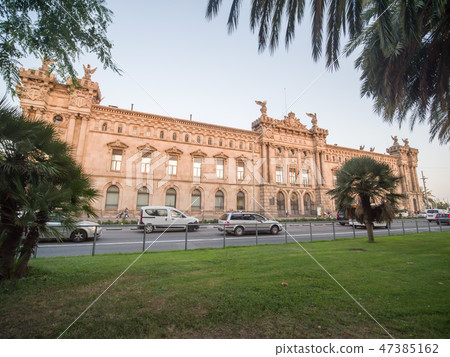 Aduana de Barcelona, old customs building designed by Sagnier i Villavecchia, 1902 in neoclassical 47385162