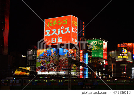 西新宿和中央線在晚上 西新宿和中央線在晚上 47386013