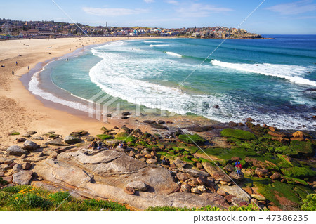 People relaxing on the Bondi beach in Sydney People relaxing on the Bondi beach in Sydney 47386235
