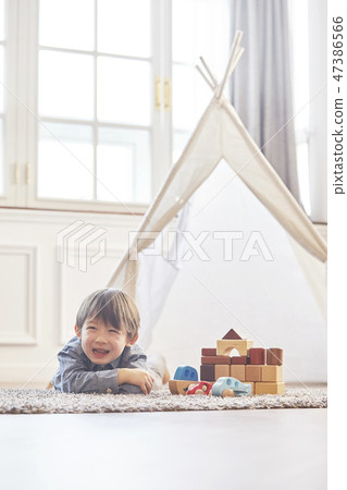 Block play, infant, children, baby, baby, living room, house, housing Block play, infant, children, baby, baby, living room, house, housing 47386566