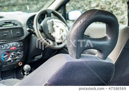 Total loss car with exploded airbag and broken windscreen 47386569