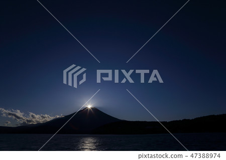 Diamond Mount Fuji seen from Yamanakako 47388974