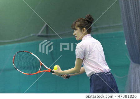 網球,女子,網球場,球拍,學校 網球,女子,網球場,球拍,學校 47391826