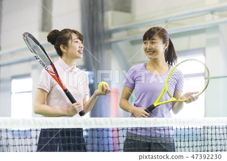 網球,女子,網球場,球拍,學校 網球,女子,網球場,球拍,學校 47392230