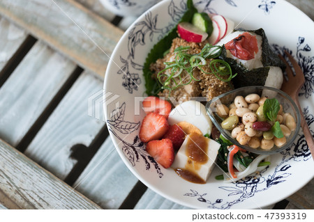 蘑菇餐盤日本食物 47393319