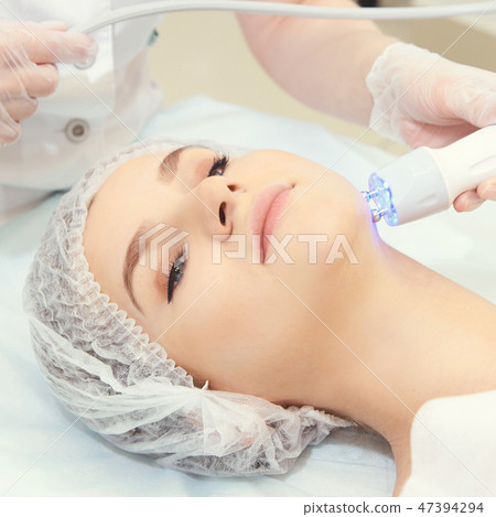 Facial micro current cosmetology procedure Facial micro current cosmetology procedure 47394294