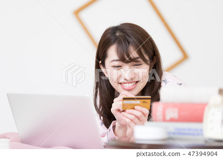 A woman on the bed A woman on the bed 47394904