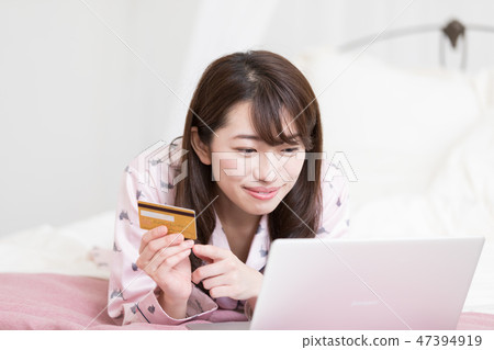 A woman on the bed A woman on the bed 47394919