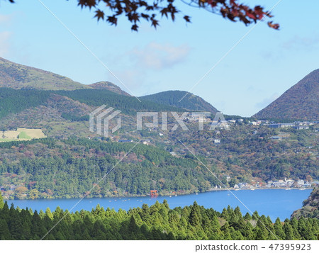 Lake Ashi in autumn 47395923