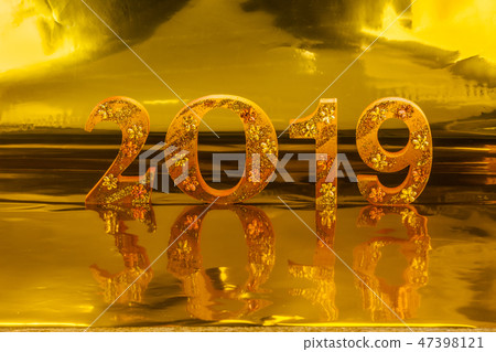 .2019 is made in gold color 47398121