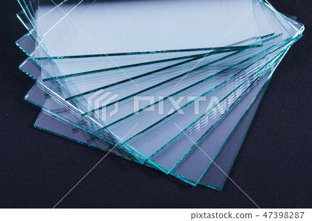 Sheets of Factory manufacturing tempered clear float glass panels cut to size Sheets of Factory manufacturing tempered clear float glass panels cut to size 47398287
