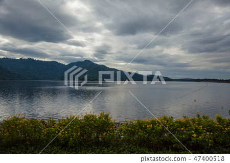 Khun Dan Prakarnchon Dam 47400518