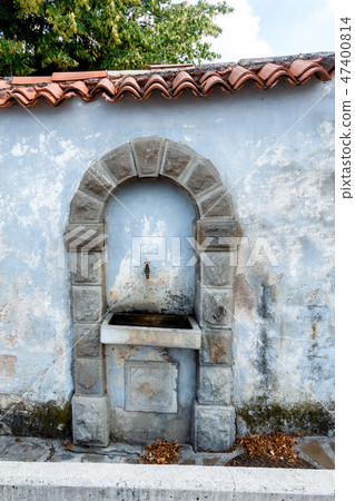Vintage drinking water fountain in Smartno, Goriska Brda, Slovenia Vintage drinking water fountain in Smartno, Goriska Brda, Slovenia 47400814