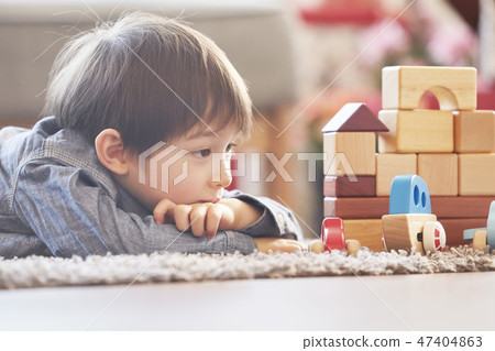Block play, infant, children, baby, baby, living room, house, housing Block play, infant, children, baby, baby, living room, house, housing 47404863