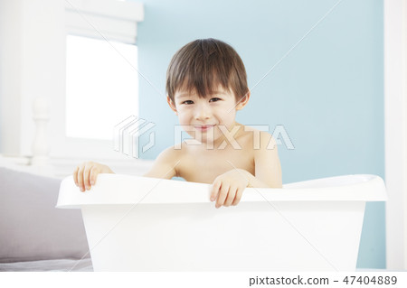 淋浴，浴缸，浴缸，浴室，嬰兒，兒童，嬰兒，嬰兒，客廳，房子，住房 47404889