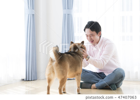 A man who keeps pet dog A man who keeps pet dog 47407063