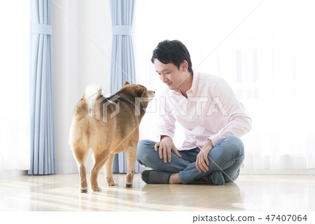 A man who keeps pet dog A man who keeps pet dog 47407064
