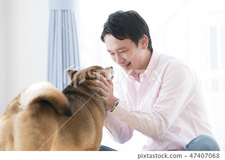 一個養寵物狗的人 一個養寵物狗的人 47407068