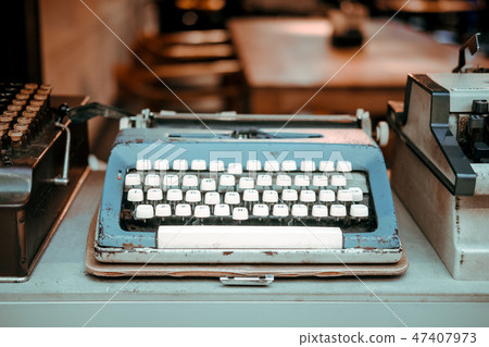 Old fashioned typewriter machine 47407973