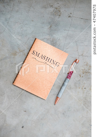 Glam rose gold glitter notepad with pen on grey Glam rose gold glitter notepad with pen on grey 47407978