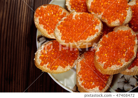 Sandwiches with butter and red caviar 47408472
