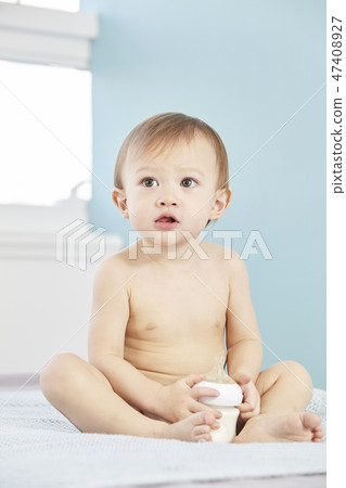 瓶,牛奶,嬰兒,嬰兒,嬰兒,床,臥室 瓶,牛奶,嬰兒,嬰兒,嬰兒,床,臥室 47408927