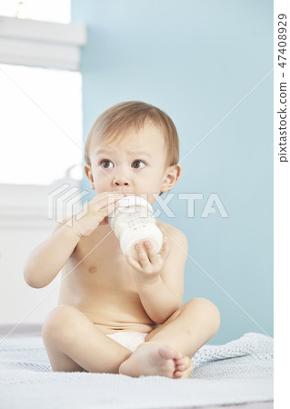 瓶,牛奶,嬰兒,嬰兒,嬰兒,床,臥室 瓶,牛奶,嬰兒,嬰兒,嬰兒,床,臥室 47408929
