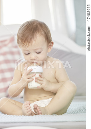 瓶,牛奶,嬰兒,嬰兒,嬰兒,床,臥室 瓶,牛奶,嬰兒,嬰兒,嬰兒,床,臥室 47408933