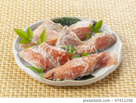 Salmon salmon sauce Salmon salmon sauce 47411298