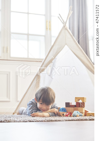 Block play, infant, children, baby, baby, living room, house, housing Block play, infant, children, baby, baby, living room, house, housing 47411572