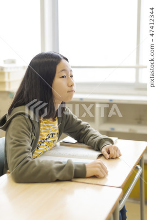Child studying elementary school image 47412344
