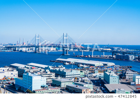 （神奈川縣）從橫濱海洋塔看山下碼頭和海灣大橋 47412845