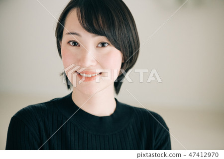 有趣的年輕日本女性肖像 有趣的年輕日本女性肖像 47412970